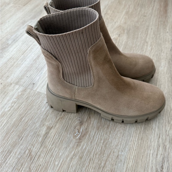 Steve Madden Tan Ankle Boots. Size 8 - Picture 2 of 3